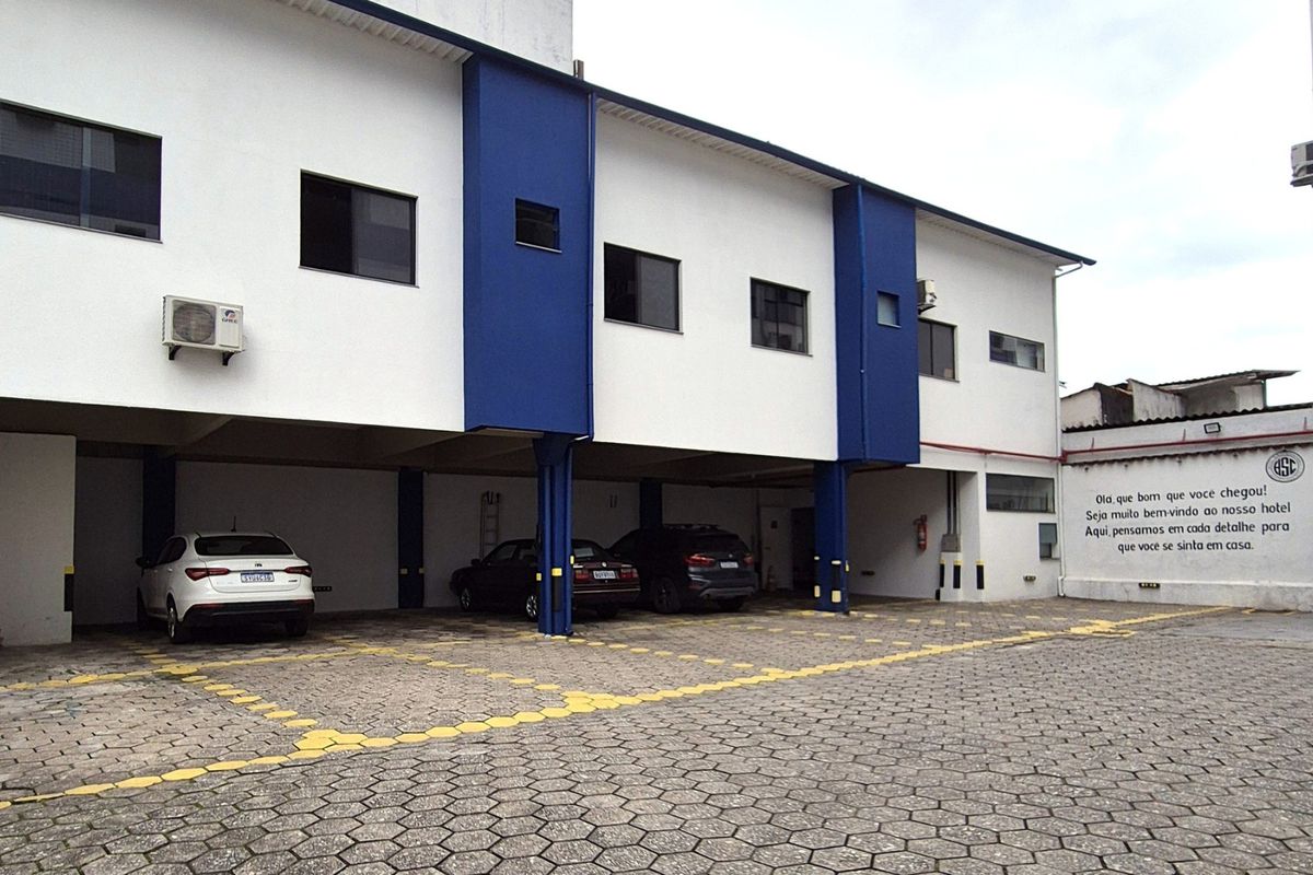Estacionamento Privativo com Carregador para Carro Elétrico