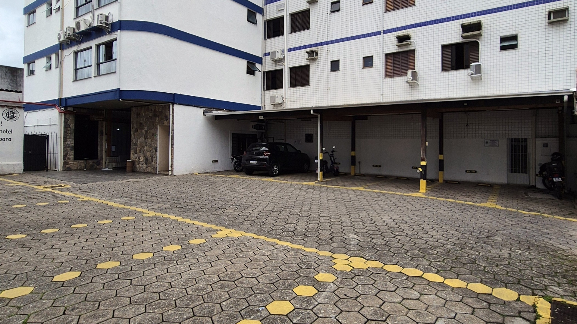 Estacionamento Privativo com Carregador para Carro Elétrico
